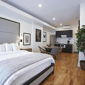 Inn & Carre Saint-louis, Montreal